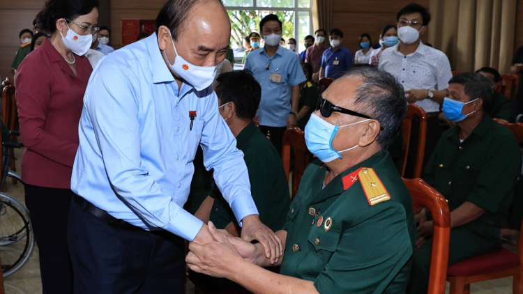 Đảng, Dà lơgar pơn jat tai sền gròi uă rlau tai tus ală cau ling sồt să, hìu bơnhă cau ling chơ̆t màng