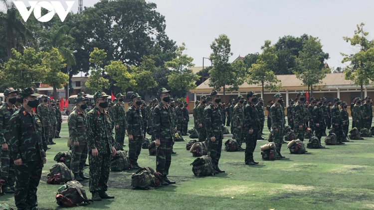 Ală y, bác sỹ ling klàng lòt gùng dong kờl tàm tiah kòp