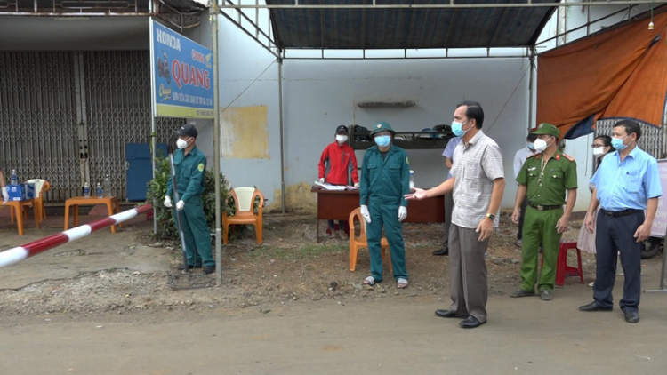 Dăk Lăk: Tơn jơh ing ăt gơnoar broă Bí thư Đảng ủy xã tài bơh lik lòt is bơh xã, ờ yal mờ cau lơh sơnơm