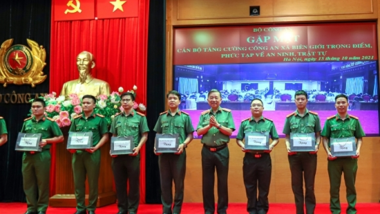 Bộ Kuang àng ai tai mờr 400 nă kuang bàng, cau ling tus tàm ală xã tiah nhàr lơgar