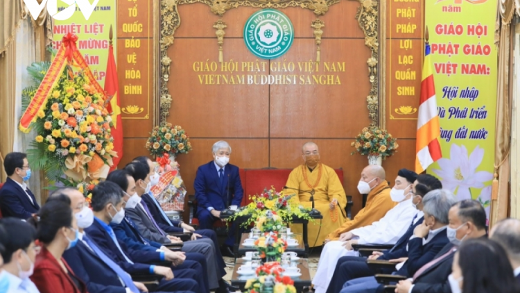 Chủ tịch Ủy ban Mặt trận dà lơgar Việt Nam ồng Đỗ Văn Chiến còp, nting bơr gờm chờ gah jat yàng Phờk Việt Nam