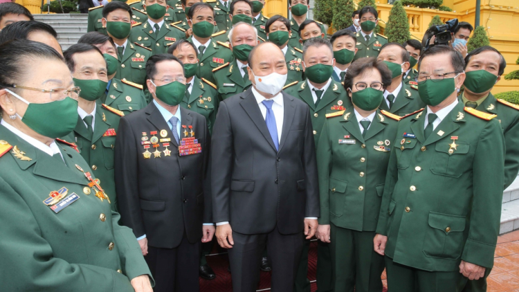 Chủ tịch lơgar ồng Nguyễn Xuân Phúc tìp mat cau lơh sa kă bro là cau ling yau