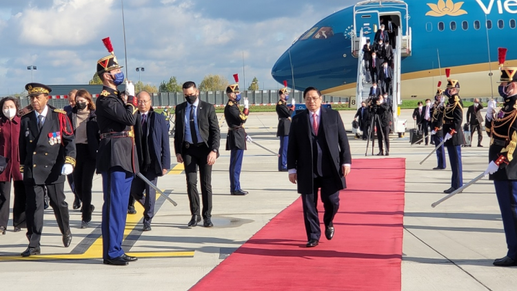 Thủ tướng Phạm Minh Chính còp ngan ngồn lơgar Tây