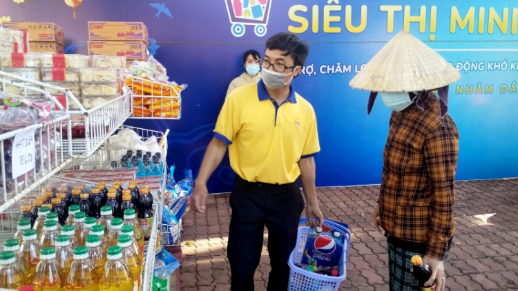 Dăk Lăk: Siêu thị mini satềp 0 đong tus mờ làng bol gơtìp kal ke