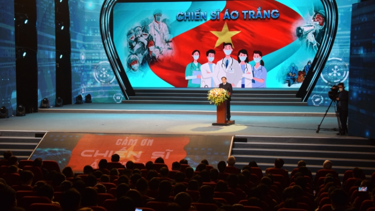 Thủ tướng Cíñ phủ ồng Phạm Minh Chính đơs tàm Broă lơh “Cau ling àu kò”