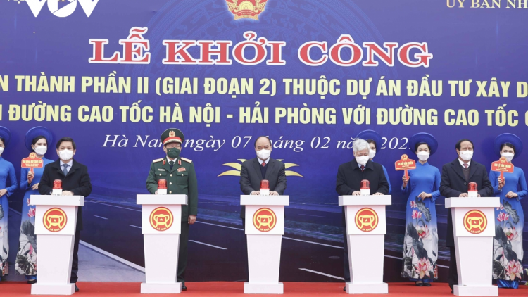 Củ tịc lơgar tus bal dơ̆ sơn đờm lam lơh gùng ù gờl tơrbŏ bal 2 gùng rơndeh ntoat răt