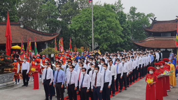 Dơ̆ duh kah Bàp sơn rờp dà lơgar Lạc Long Quân mờ chu yàng Mè sơn rờp dà lơgar Âu Cơ tàm Phú Thọ