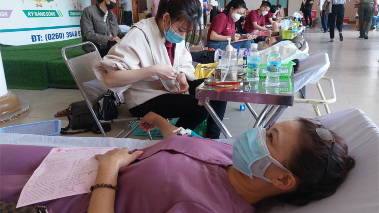 Kon Tum: Ai geh rlau 300 kơldung mhàm tơnơ̆ dơ̆ lam lơh jơh gùt làng bol ai is mhàm