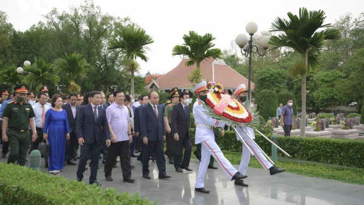 Củ tịc lơgar ồng Nguyễn Xuân Phúc kah kơlôi ală cau ling khin cha jak chài chơt màng, pà phan cau ling yau Điện Biên Phủ