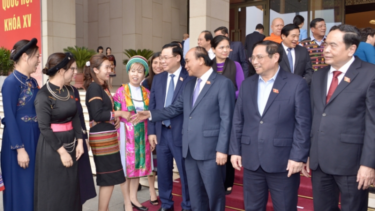 Kwang đơng lam bồ Đảng dà lơgar tìp mat kwang bàng Quôk hội là cau jơi bơtiàn kòn cau dùl êt nă cau khóa 15