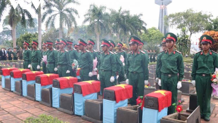 Gia Lai ies mờ tơp 18 ƀồc ntìng cau ling chơt màng là ling dong kờl is Việt Nam tàm Campuchia