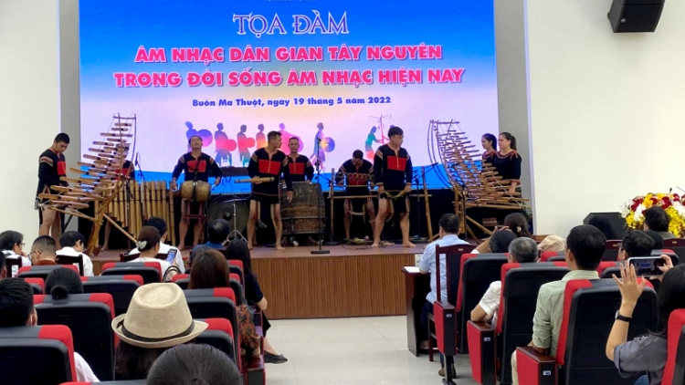 Gùng đơs pơnđik kòn cau Tây Nguyên tàm rài kis đơs crih tŭ do