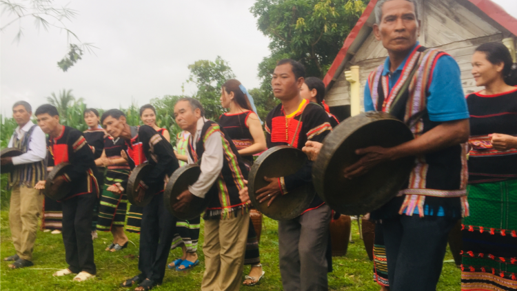 Dơ̆ lơh yàng mbòr dà bơh cau M’nông dê- jơnau kờñ pơyua sền gàr tiah ơm kis