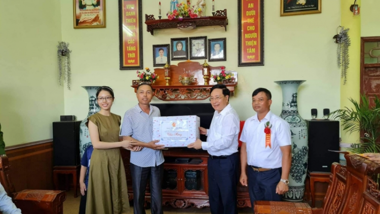 Phó Thủ tướng ồng Phạm Bình Minh tus bal Ngai chờ jơh gùt làng bol sền gàr lơngăp lơngai dà lơgar tàm càr Quảng Ninh