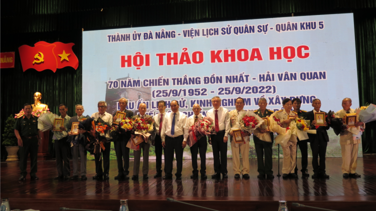 Củ tịc lơgar tus bal Pơrjum: 70 nam pha lin Đồn Nhất - Hải Vân Quan