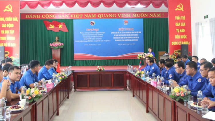 Đoàn ơruh pơnu càr Dăk Lăk tàm pơ gơl mờng chài mờ Đoàn ơruh pơnu càr Champasak, lơgar Lào