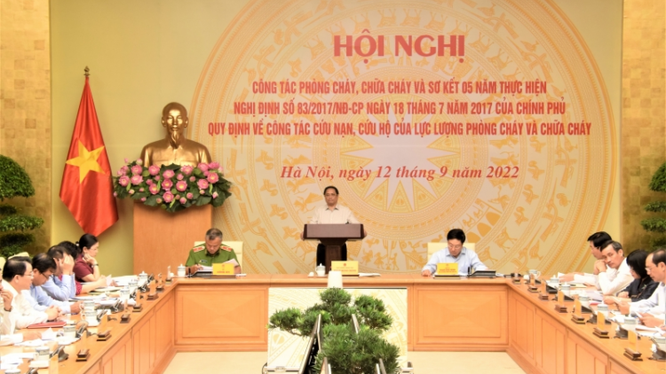 Thủ tướng Phạm Minh Chính đơng lam pơrjum broă lơh rơcang sơndră, crùh ồs sa