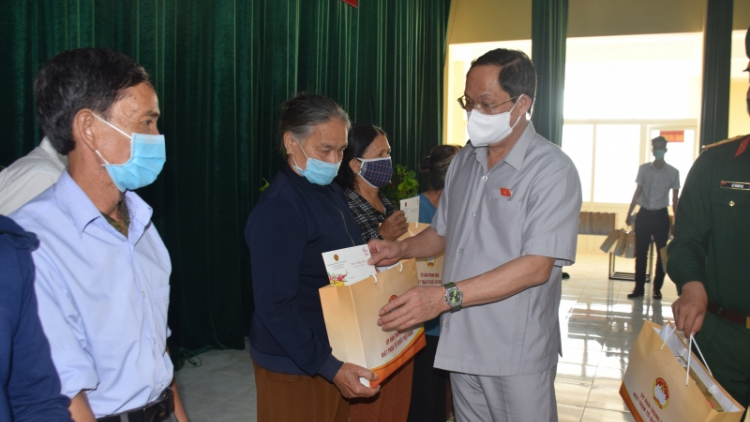 Phó Củ tịc Quôk hội ồng Trần Quang Phương còp, nting bơr sa tềp tàm càr Bình Định