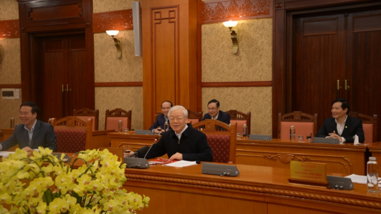 Tổng Ƀí thư ồng Nguyễn Phú Trọng đơng lam dơ̆ pơrjum tơn jơh Cỉ thị sồ 11 bơh Ƀan ƀí thư