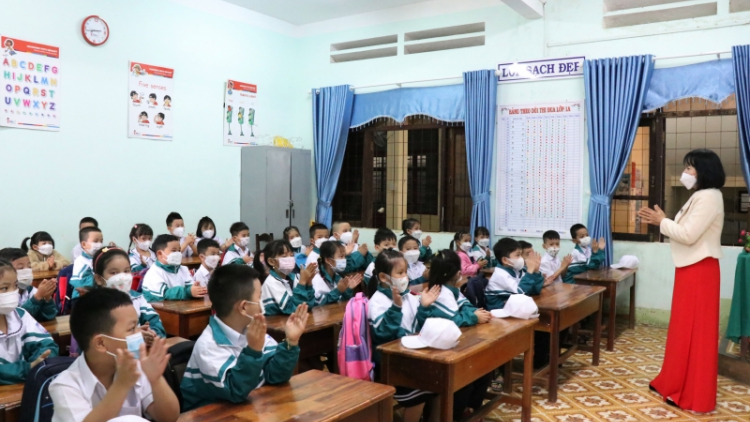 Kơnòm bơsram Mầm non, kấp 1 tàm ƀòn dờng Buôn Ma Thuột ơm ờ lòt bơsram tơnơ̆ mờ 1 poh lòt bơsram tàm hìu bơsram