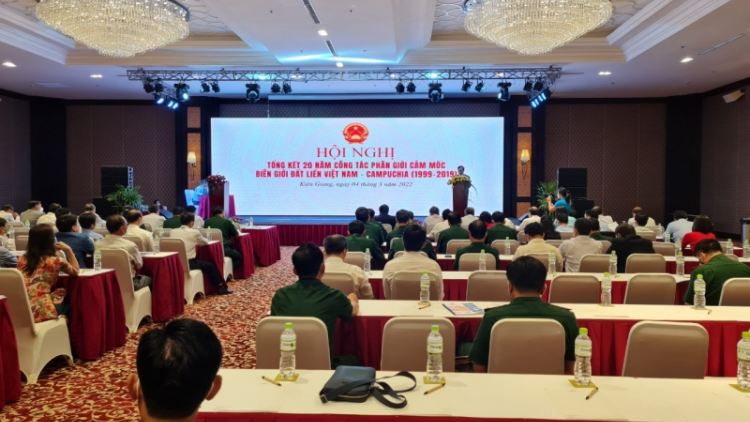 Tơn jơh 20 nam lơh broă wah mờ tồt ñjrong nhàr dà lơgar tàm ù gờl đah lơgar Việt Nam mờ lơgar Campuchia