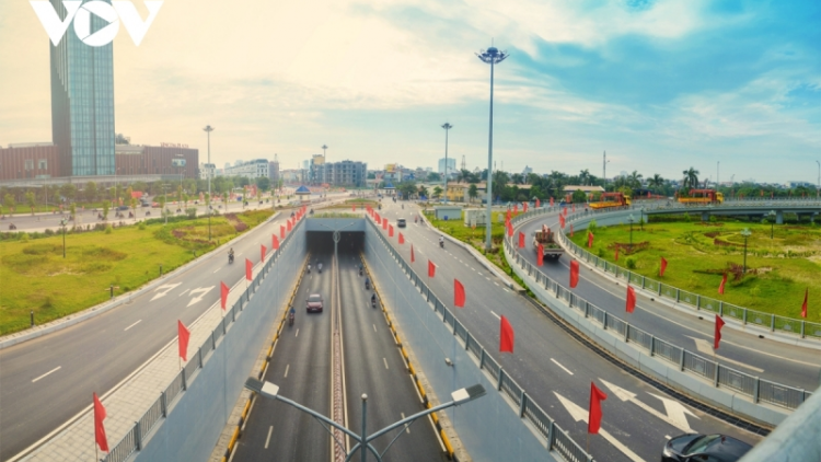 Ƀòn dờng Hải Phòng ntrờn anih tờm lơh broă Cíñ trị-sră nggal tus hờ đah tô dà dờng Cấm