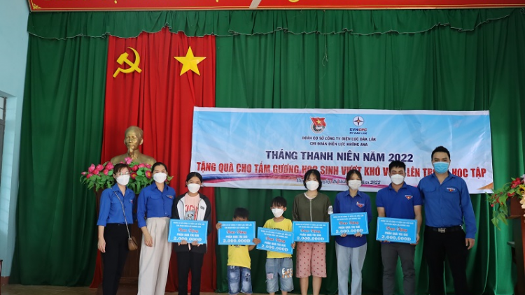 Nhai 3 mờ uă broă lơh geh kwơ bơh ơruh pơnu Kông ty Điện lực (PC) Dăk Lăk dê