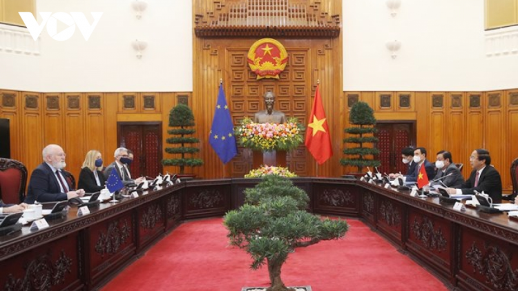 Phó Thủ tướng ồng Lê Văn Thành tìp mat cribơyai broă mờ Phó Củ tịc đơng pơlam Ủy ƀan câu Âu