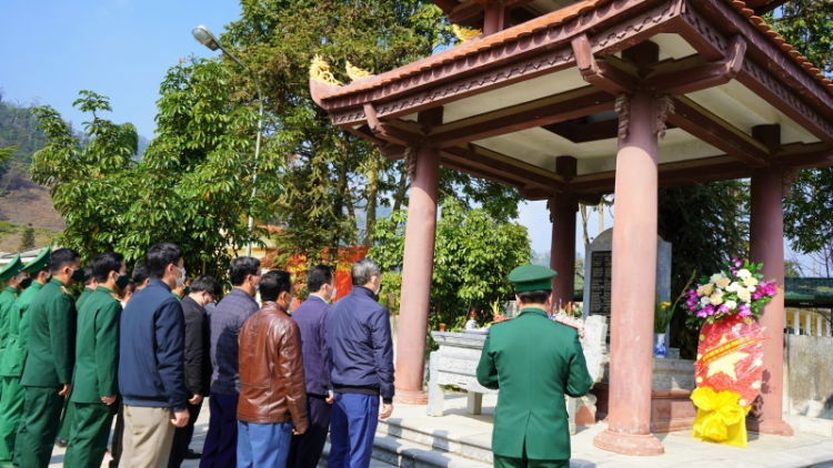 Kah kơlôi ală cau ling chơt màng phi să tàm dơ̆ tam lơh sền gàr tiah nhàr dà lơgar