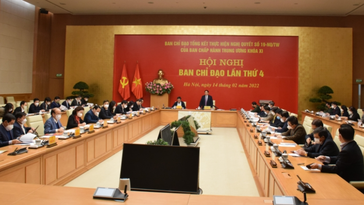 Thủ tướng Phạm Minh Chính đơng lam pơrjum dơ̆ 4 Mpồl đơng lam dà lơgar tơn jơh Nghị quyết sồ 19