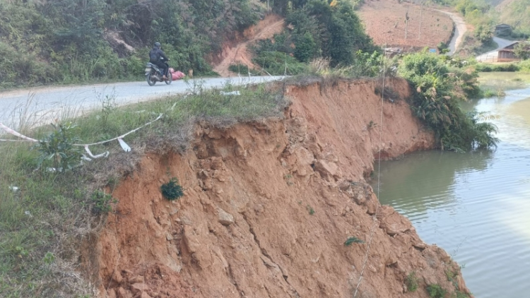 Càr Kon Tum gàr niam gùng lòt tàm kàl mìu dà tih dà cò