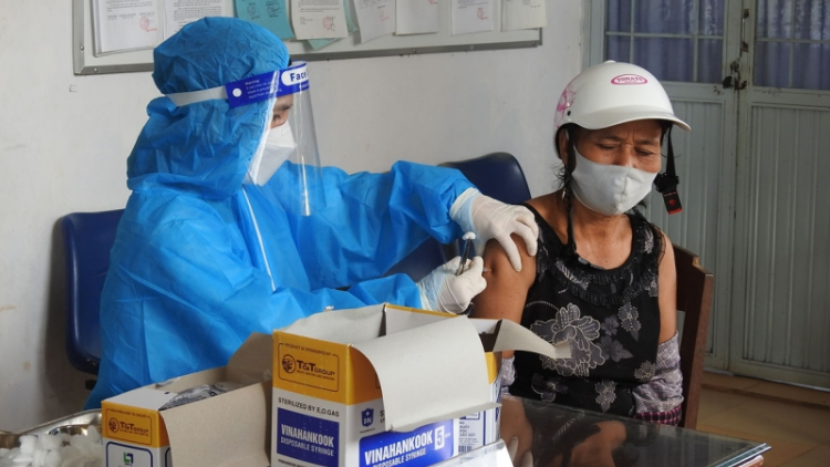 Kon Tum lơh sir broă cĭt vaccine Abdala kòp Kovid-19 tàm nhai 02 nam do