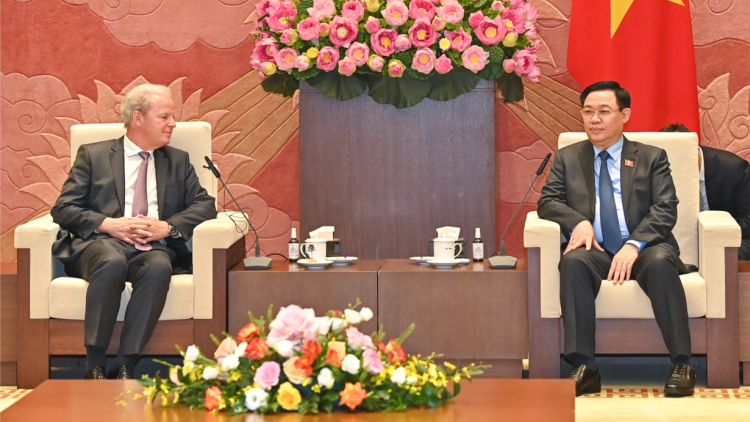 Củ tịc Quốk hội ồng Vương Đình Huệ wă Kwang atbồ đờng đơng pơlam Ngân hàng dunia