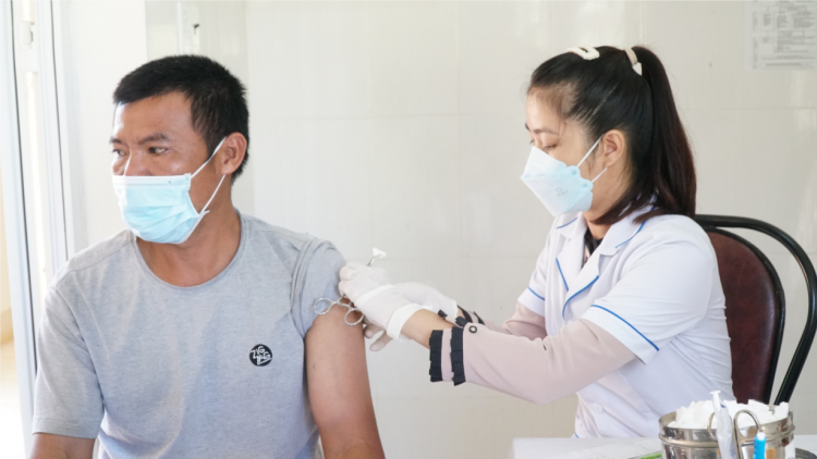 Ngòt mờ jơi tam gơl să pa, làng bol kis tàm càr Dăk Lăk cit sơnơm vaccine sơndră mờ kòp Kovid-19