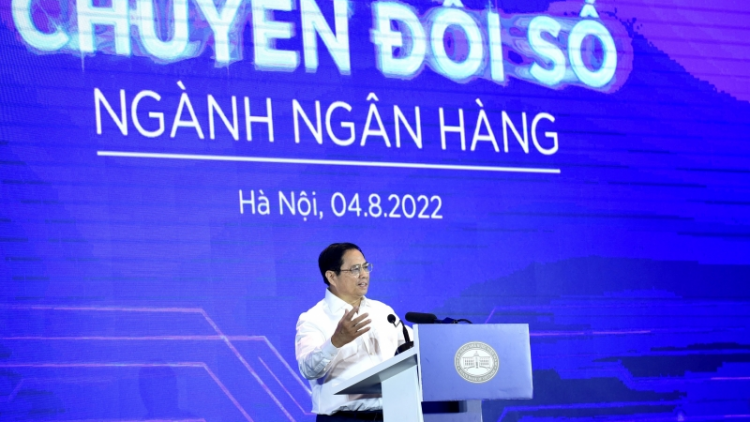 Thủ tướng Cíñ phủ ồng Phạm Minh Chính tus pơrjum “Tam gơl sồ gah ngân hàng”