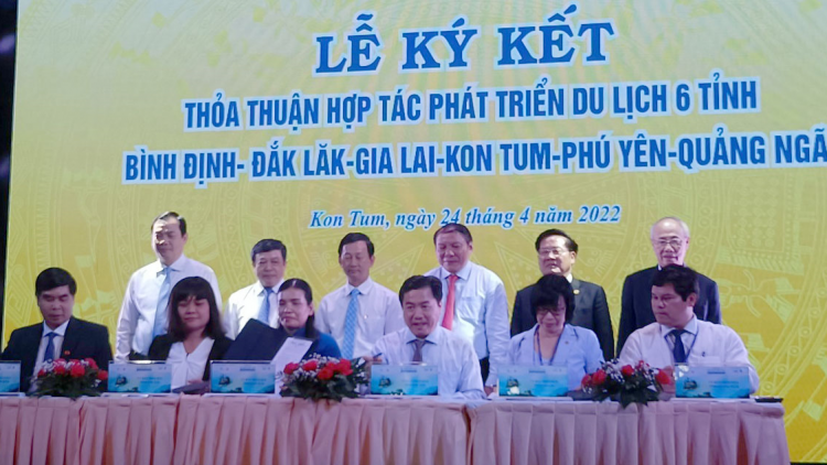 Pơrjum “Nhơl chờ Kon Tum- Bơta pràn mờ Gơn kơnờm” nam 2022