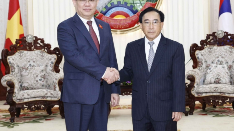 Củ tịc Quôk hội ồng Vương Đình Huệ cribơyai broă mờ Thủ tướng Lào