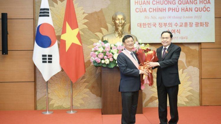 Ồng Trần Thanh Mẫn tus bal Dơ̆ bơyai lơh jàu Gai lòng Quang Hoa bơh Cíñ phủ Hàn Quôk dê