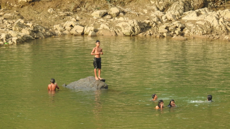 Kon Tum tơnguh tai broă lơh rơcăng sơndră bŭ dà kơnòm dềt in