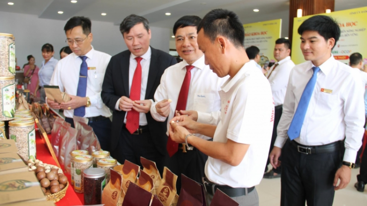 Dăk Lăk tơrgùm bơtàu tơnguh lơh broă sa sươn sre jăt gùng dà niam uă mờ kơ̆ kơl jăp jŏ jòng