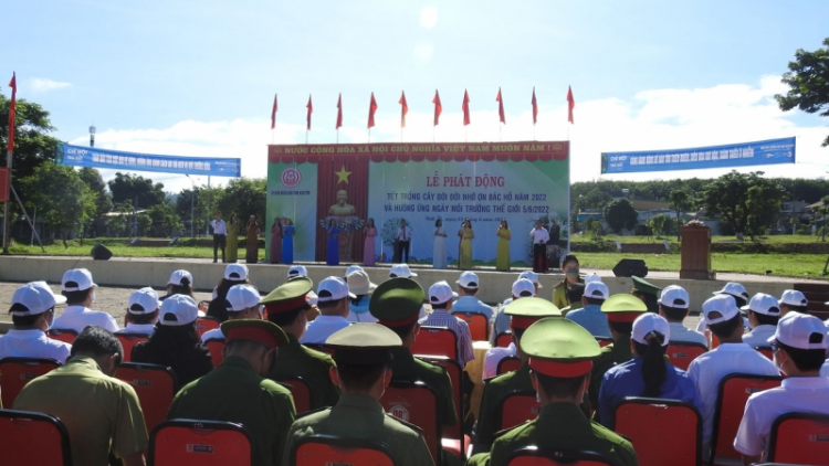 Kon Tum: Lam lơh Satềp tam chi sùm sùm kah ưn ngài Bác Hồ mờ lam lơh tam 4 rơbô 500 lồ brê