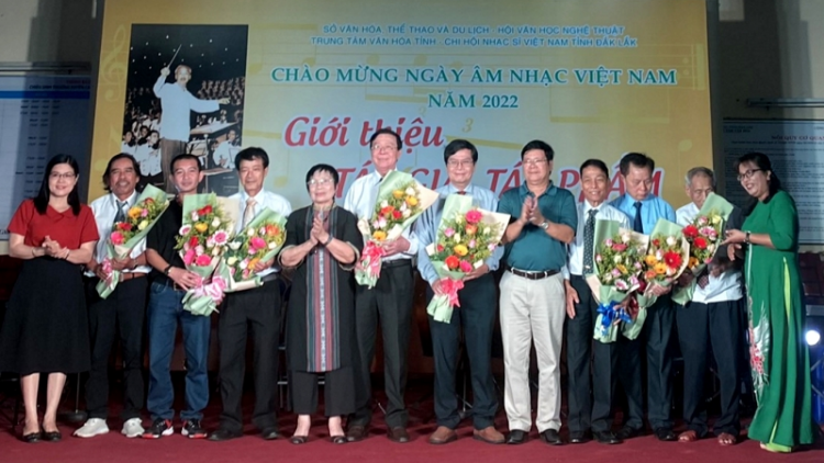 Broă lơh Ngai Đơs crih tam ya Việt Nam tàm Dăk Lăk