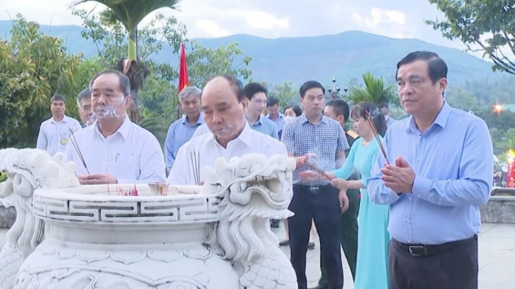 Củ tịc lơgar ồng Nguyễn Xuân Phúc tus bal Dơ̆ bơyai lơh Tơngkah kir sơnrai 50 nam Tam lơh pha lin Cấm Dơi tàm càr Quảng Nam