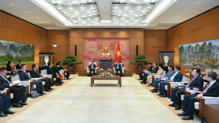 Củ tịc Quôk hội ồng Vương Đình Huệ wă mpồl Sền swì kờp dŭ priă jền Dà lơgar Lào