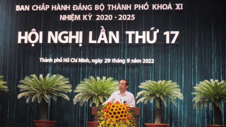 Thàñ ủy Hồ Chí Minh khoă 11 bơyai lơh pơrjum dơ̆ 17