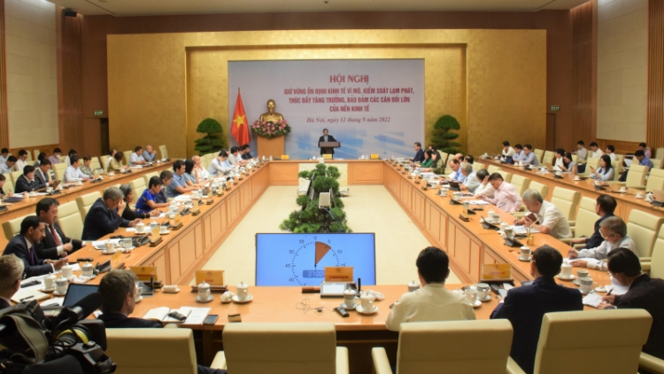 Thủ tướng Cíñ phủ ồng Phạm Minh Chính đơng lam pơrjum bè gàr kơ̆  kơ̆ kơljap lơh sa dờng