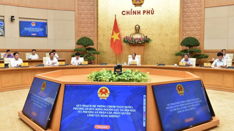 Phó Thủ tướng ồng Lê Văn Thành pơrjum mờ ală càr, ƀòn dờng bè broă bơcri priă lơh ƀlàng rơndeh par