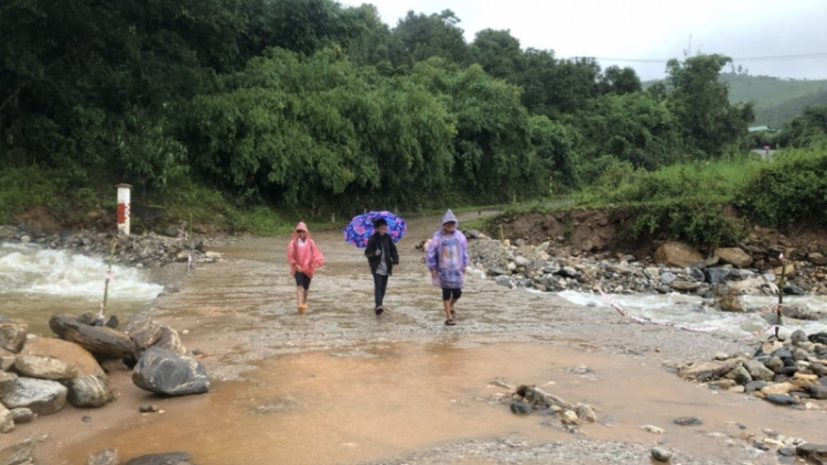 Kon Tum mìu dà tih: Kơnhoàl Tu Mơ Rôngg neh ai rlau 8 rbô nă kơnòm bơsram in ơm rlô bơsram nàng sền gàr lơngăp lơngai ​