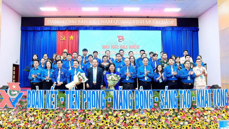 Pơrjum dờng cau ala mat Đoàn Ơruh pơnu Kộng sản Hồ Chí Minh càr Gia Lai lơh geh cồng nha niam bơnĕ