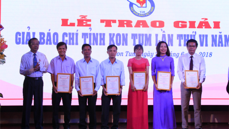 Jàu khà jờng sră [au\ càr Kontum dơ\ 6